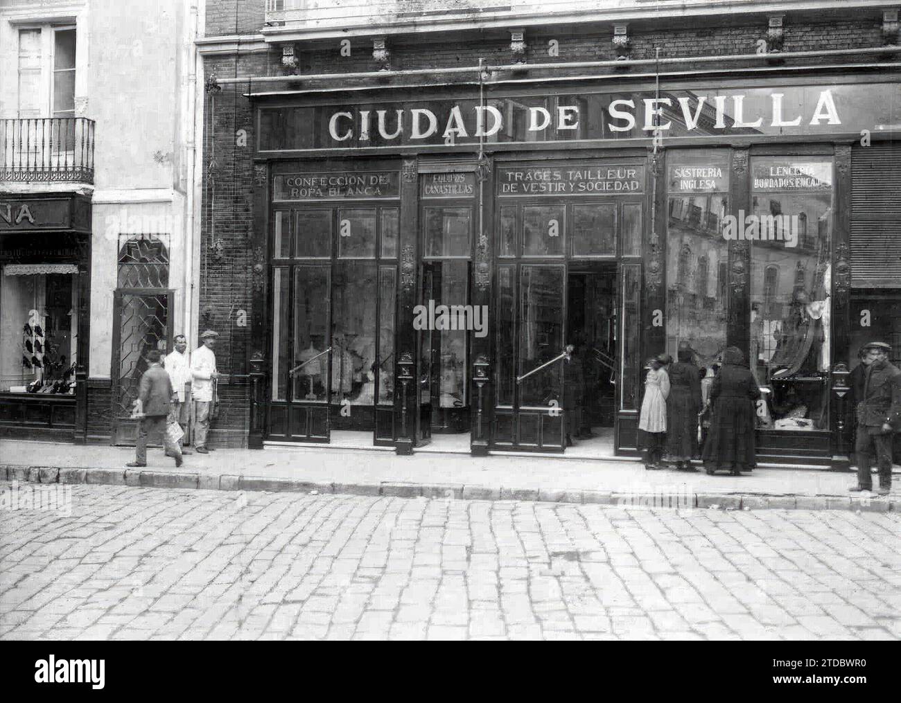 02/28/1918. City of Seville. Great clothing house for ladies and gentlemen. Bridal Equipment, Very Important Stores, Manila Shawls, Embroidery and Lace. Gasquero and Cia.; Franco, 20; Aguijas, 16 and 18 and Mercaderes, 7 and 9, Seville - Approximate date. Credit: Album / Archivo ABC / José Zegri Stock Photo