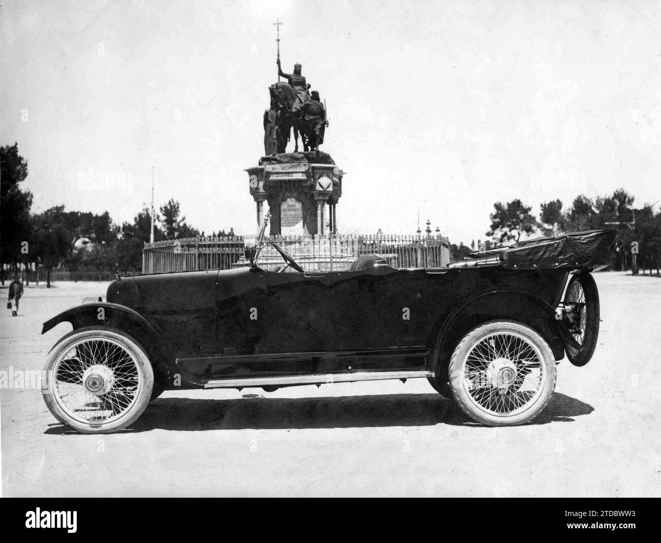 06/30/1918. Sixth Car 'Overland' Acquired by HM the King. Eight Cylinders, without Valves, mounted on 'Goodyear' Tires. Garage Excelsior, Álvarez Baena,7, Madrid. Credit: Album / Archivo ABC / Alfonso Sánchez García Alfonso Stock Photo