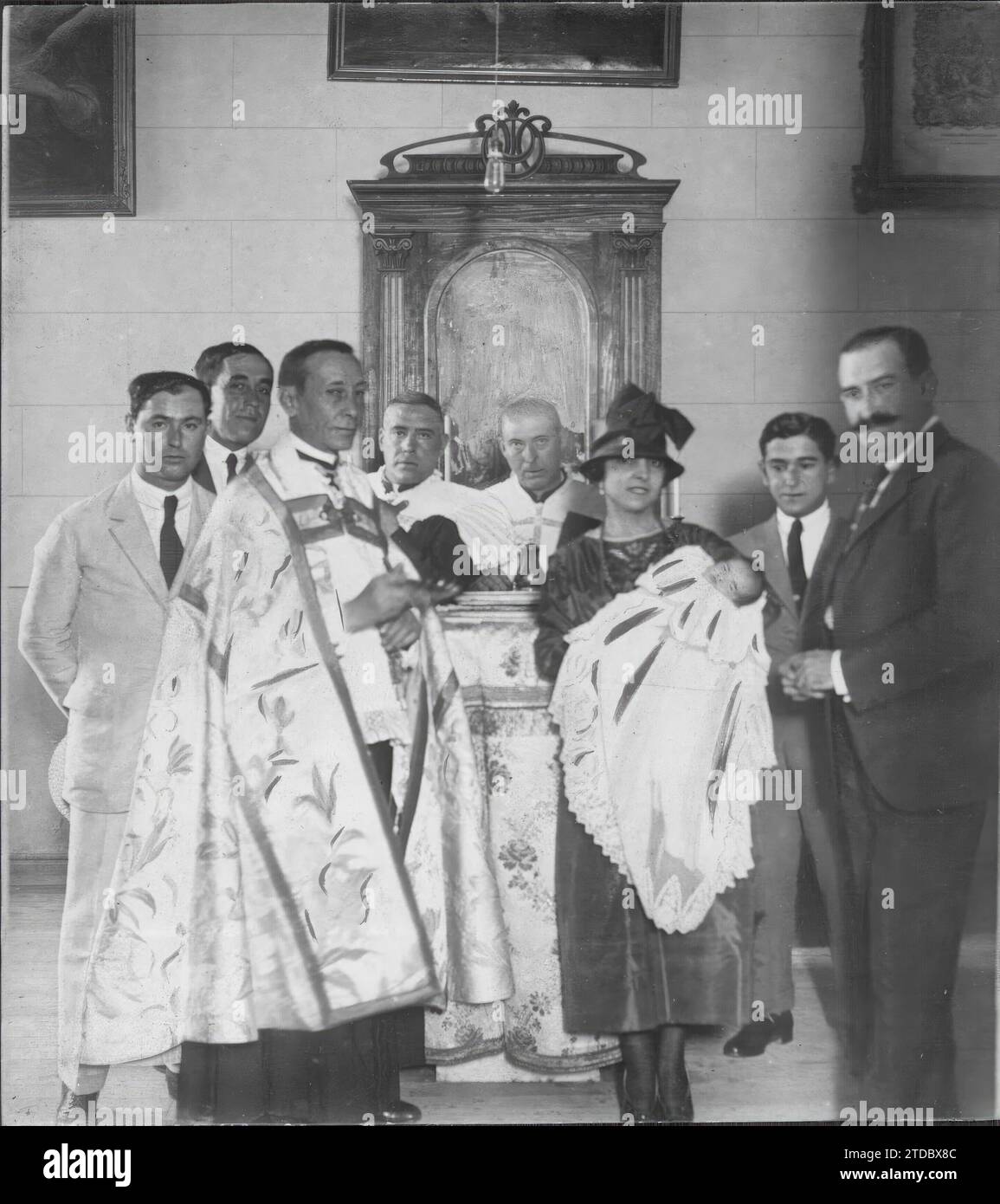 08/11/1919. Madrid. In the church of the Concepción. Baptism, Verified Yesterday, of the First-born Daughter of the bullfighter Juan Belmonte. Credit: Album / Archivo ABC / José Zegri Stock Photo