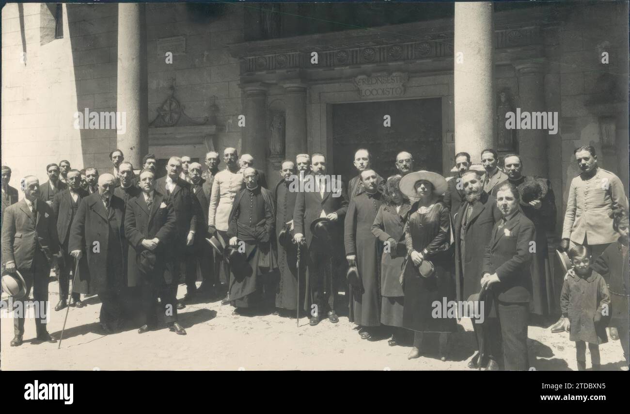 05/01/1923. Toledo. In memory of Ortega Munilla. Authorities and attendees at the tribute paid to the distinguished and mourned writer on the anniversary of the speech he gave in the plaza of Santo Domingo el Real. Credit: Album / Archivo ABC Stock Photo