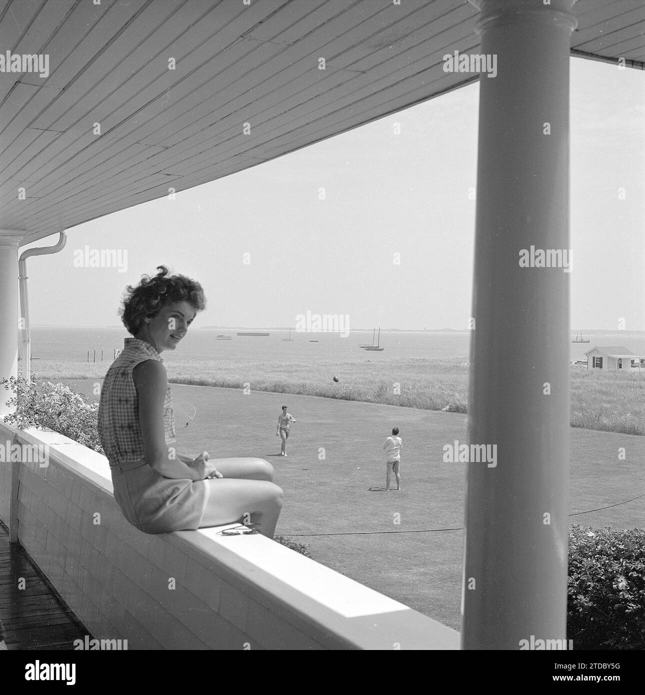 HYANNIS PORT, MA  - JUNE 1953:  Jacqueline Bouvier on vacation at the Kennedy compound in June 1953 in Hyannis Port, Massachusetts. (Photo by Hy Peskin) Stock Photo