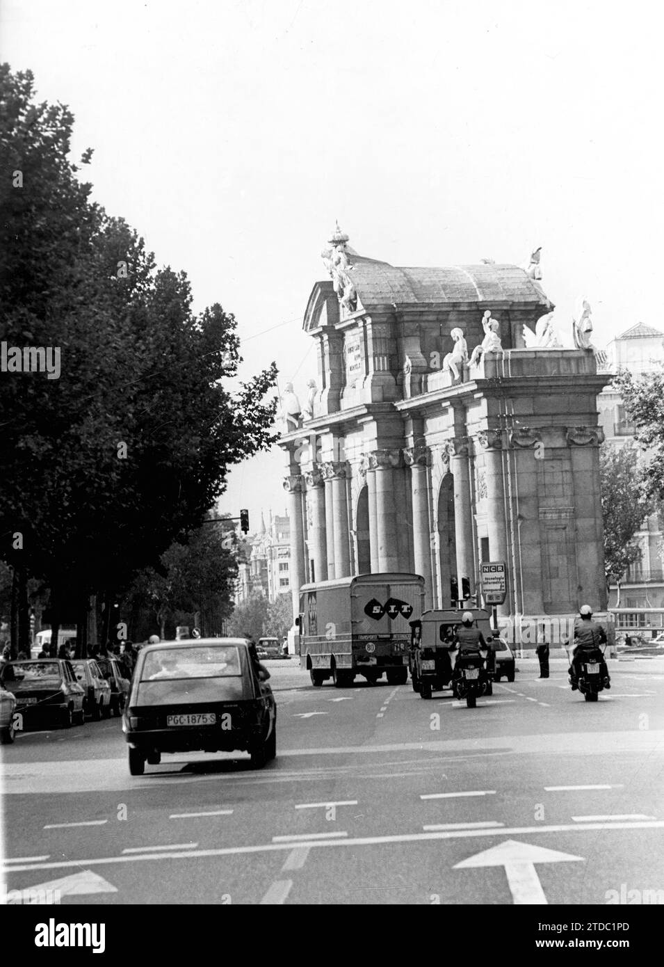 Puerta del alcala Black and White Stock Photos & Images - Alamy