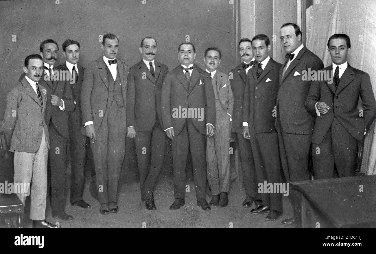 05/31/1918. At the Madrid Athenaeum. Group of Attendees At the meeting held to constitute the Hispanic-American youth. Credit: Album / Archivo ABC / José Zegri Stock Photo