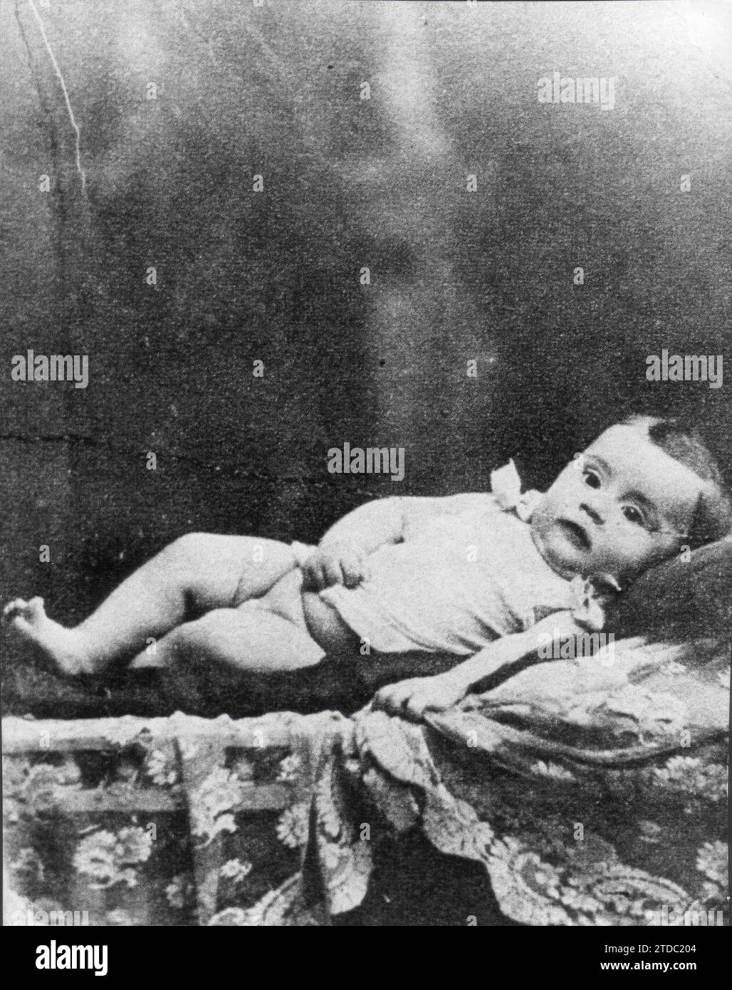 12/31/1921. José Luis López Vázquez Five Months After His Birth. Credit: Album / Archivo ABC Stock Photo