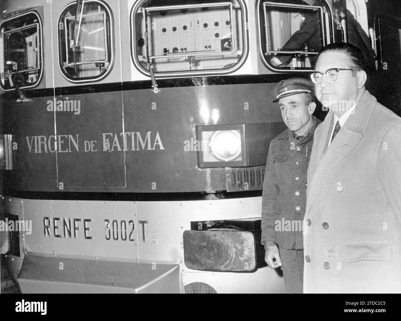 Madrid, 11/12/1968. The Minister of Public Works, Mr. Federico Silva Muñoz, at the foot of the Talgo train in which he will make the first direct Madrid-Paris trip, thanks to the change of border axes. The 'Virgen de Fátima' marks a new milestone in the history of Spanish railways. Credit: Album / Archivo ABC Stock Photo