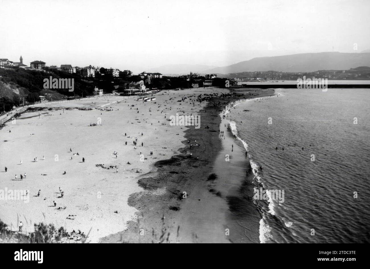 07/31/1935. General view of Ereaga beach in the town Algorta (Vizcaya). Credit: Album / Archivo ABC / Amado Stock Photo