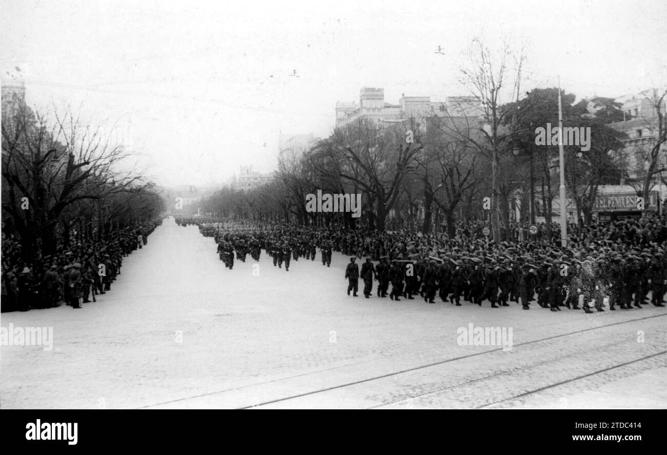 1946 victory parade hi-res stock photography and images - Alamy