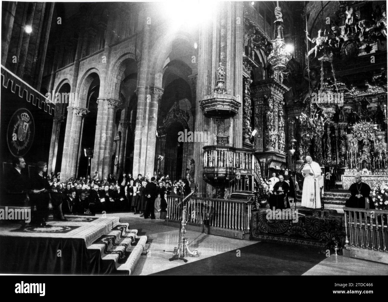 Santiago de Compostela, 11/9/1982.- In the Cathedral of the Apostle, pro-European act. In his speech, John Paul II spoke of the Christian roots of Europe and its necessary spiritual and human renewal. Prayer before the tomb of Santiago. Credit: Album / Archivo ABC Stock Photo