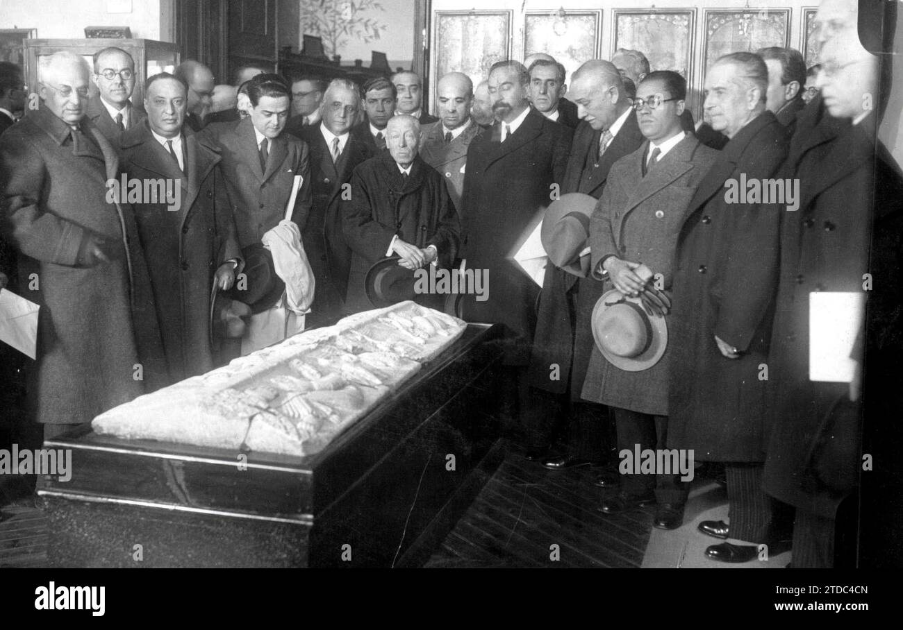02/17/1933. Madrid. National Archaeological Museum. The Minister of Public Instruction, Mr. de los Ríos (I) and the General Director of Fine Arts, Mr. Orueta (2) attended yesterday at the National Archaeological Museum the final delivery of the 'Laude' or marble cover of the tomb of Alfonso, son of Count Pedro Ansúrez, from Sahagún, Donated to Spain by the Fogg Art Museum of Harvard University Cambridge, Massachusetts (United States). The illustrious director of the Museum, Mr. Francisco Álvarez Ossorio, was present at the event. Credit: Album / Archivo ABC / José Zegri Stock Photo