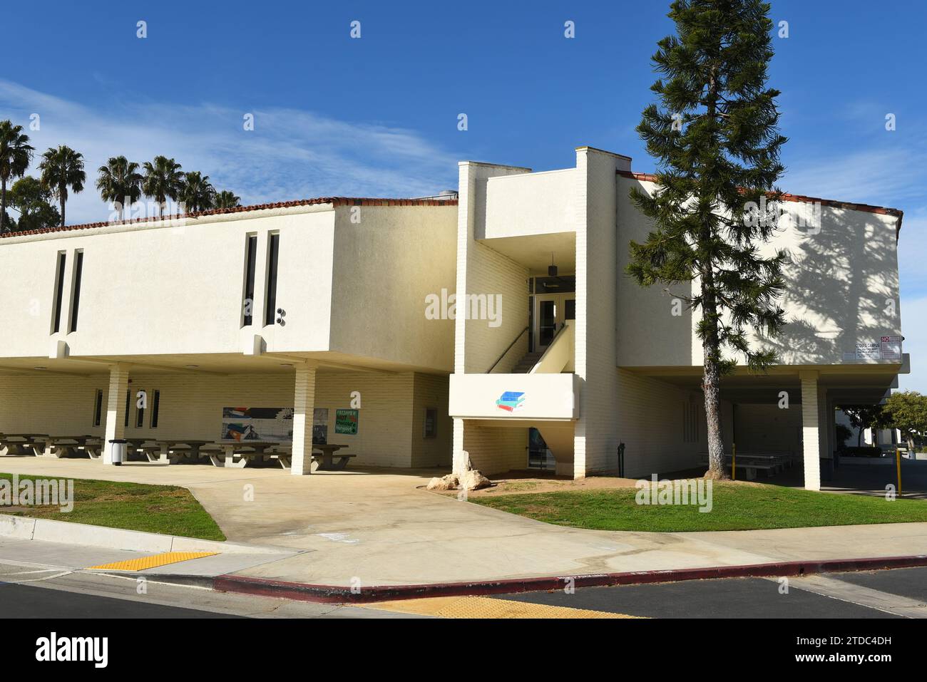 NEWPORT BEACH, CALIFORNIA - 17 DEC 2023: Sims Hall on the campus of Newport Harbor High School. Stock Photo