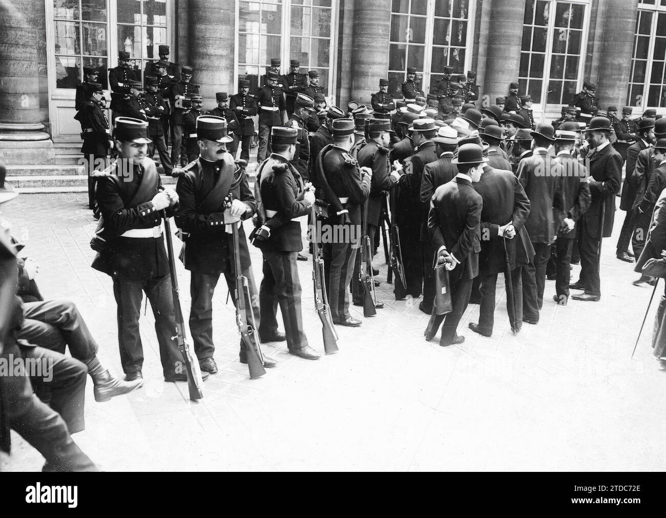 05/24/1910. Algarada at the Paris medical school. One of the Interior Courtyards of the building Militaryly occupied by the municipal guard. Credit: Album / Archivo ABC / M. Rol Stock Photo