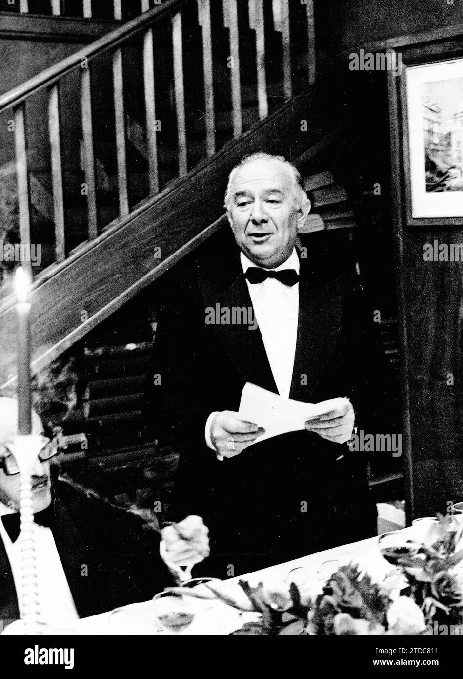 06/09/1979. Manuel Blanco Tobío reads his speech at the presentation of the Mariano de Cavia Prize. Credit: Album / Archivo ABC / José García Stock Photo