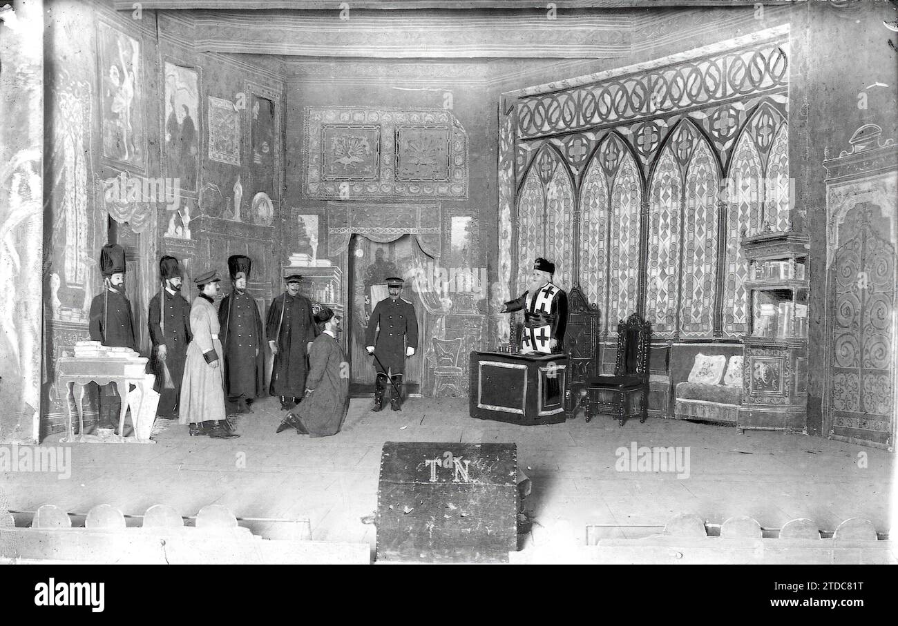 11/14/1906. Princess Theater - scene from the third act of 'Numa Roumestan' during the Premiere - play by Daudet, arrangement by Emilio Mario, Actors Thuillier and Ana Ferri. Credit: Album / Archivo ABC Stock Photo