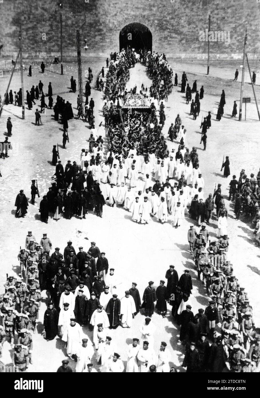 03/31/1913. An interesting snapshot. The funeral procession of the