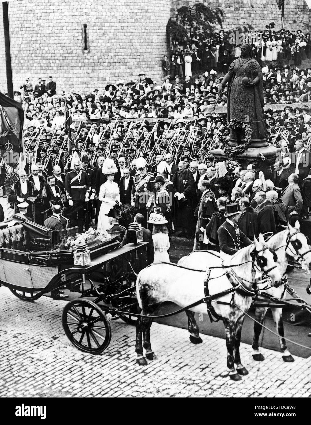 06/30/1911. Coronation of the Kings of England. The Kings descended