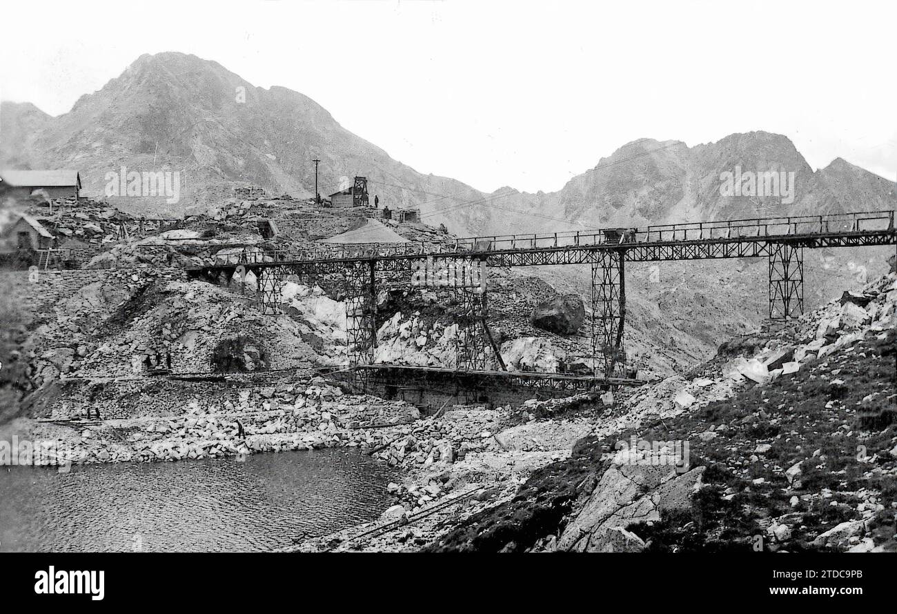 Panticosa (Huesca), 1930 (Ca.). The Brazato dam under construction. Credit: Album / Archivo ABC Stock Photo