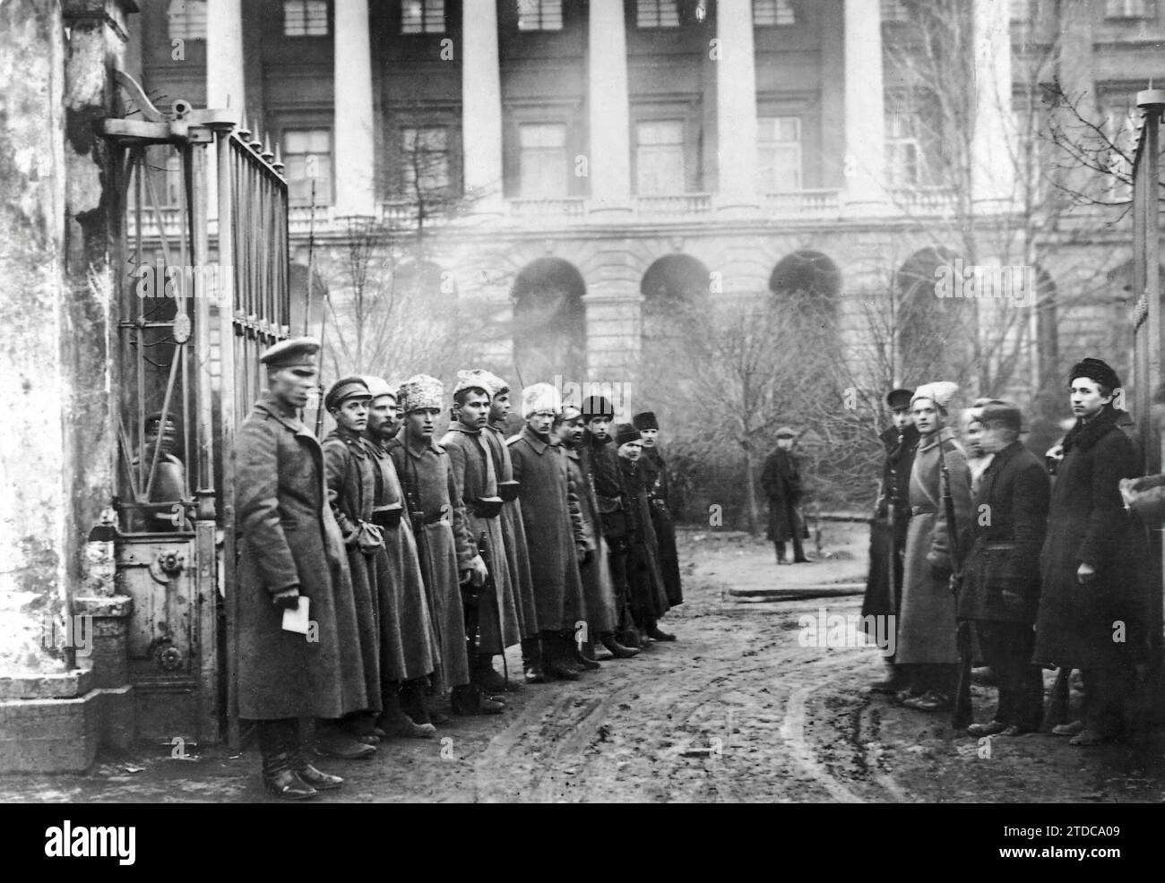 12/31/1918. Photo:Aima. For the 20th anniversary of the great October socialist revolution. The Smolny Guard where the general staff of the revolution resided during the October Days - Approximate date. Credit: Album / Archivo ABC / Aima Stock Photo