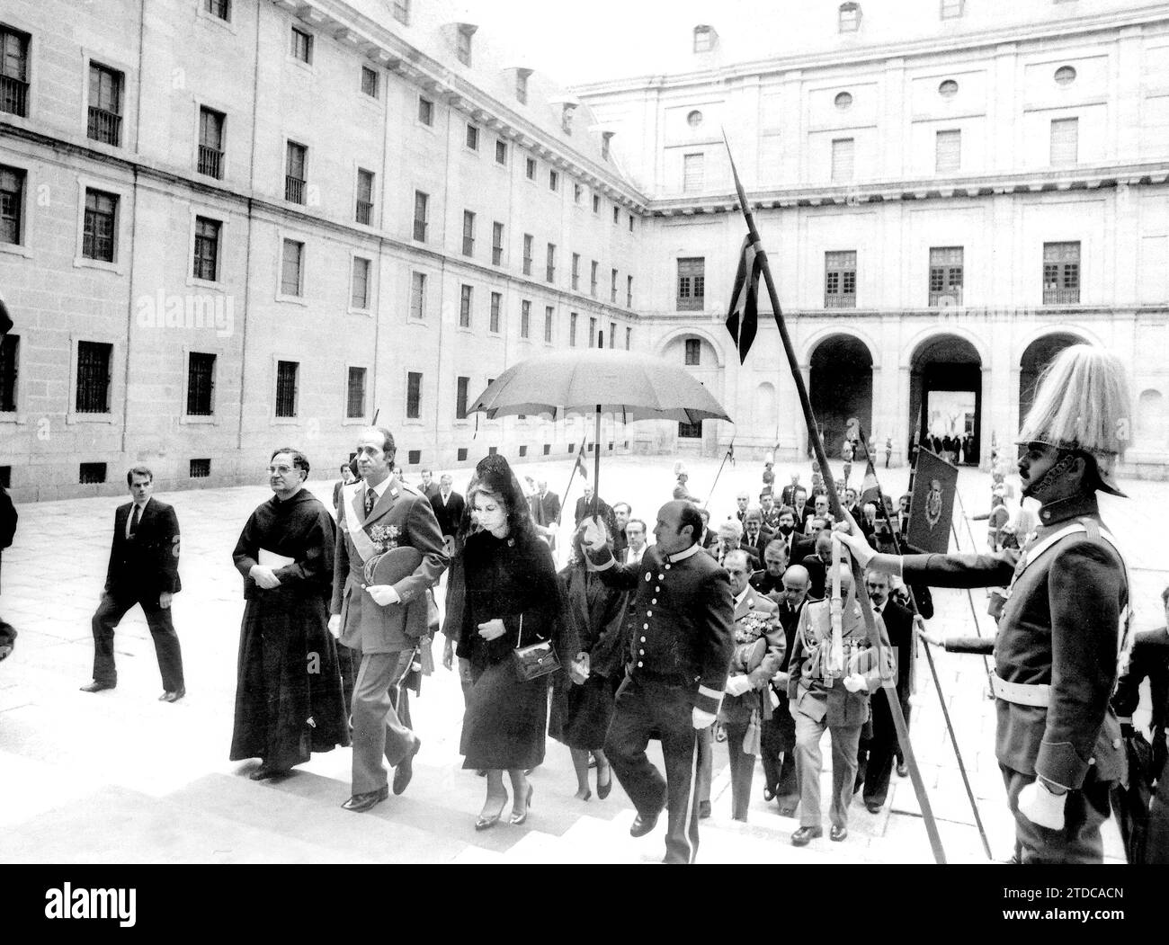04/24/1985. The Kings at the monastery of El Escorial to preside over the funeral for Queen Victoria Eugenia. Credit: Album / Archivo ABC / Jaime Pato Stock Photo