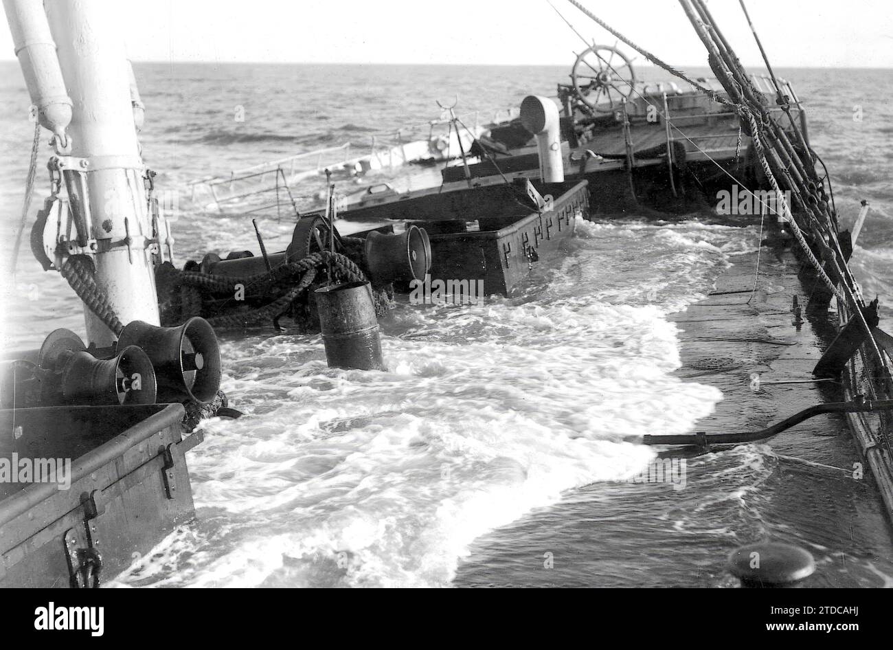 02/05/1911. Wreck of the Steamboat 'Abanto' view of the stern of the ship after the accident in which its crew perished. Credit: Album / Archivo ABC / Vicente Barbera Masip Stock Photo