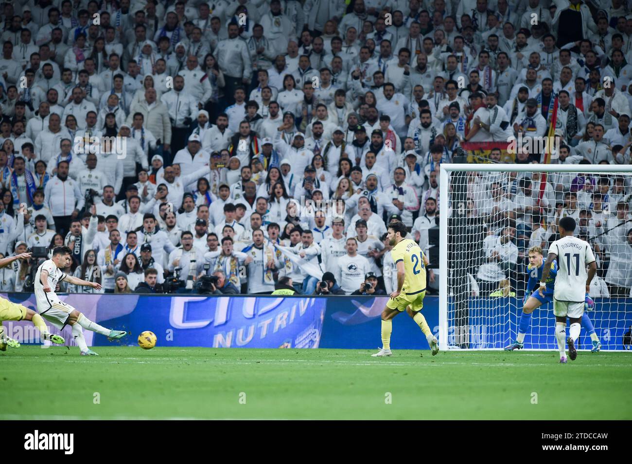Madrid, Spain. 17th Dec, 2023. Brahim Diaz (1st L) of Real Madrid