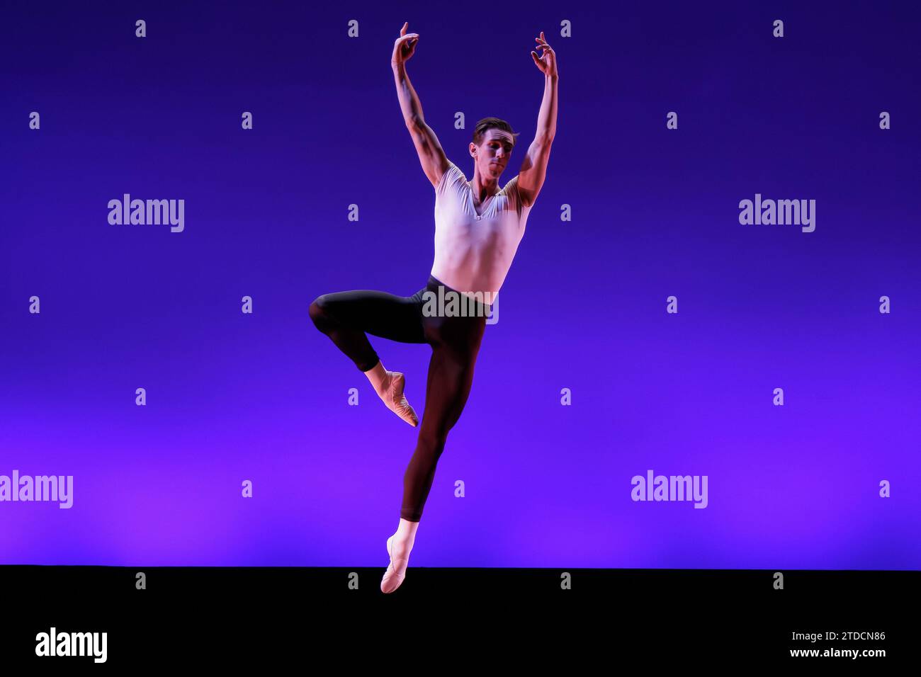 Male ballet dancer hires stock photography and images Alamy