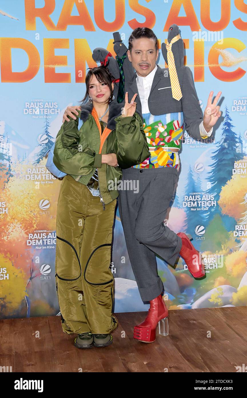 Nina Chuba und Gonzalez bei der Premiere des Animationsfilms Raus