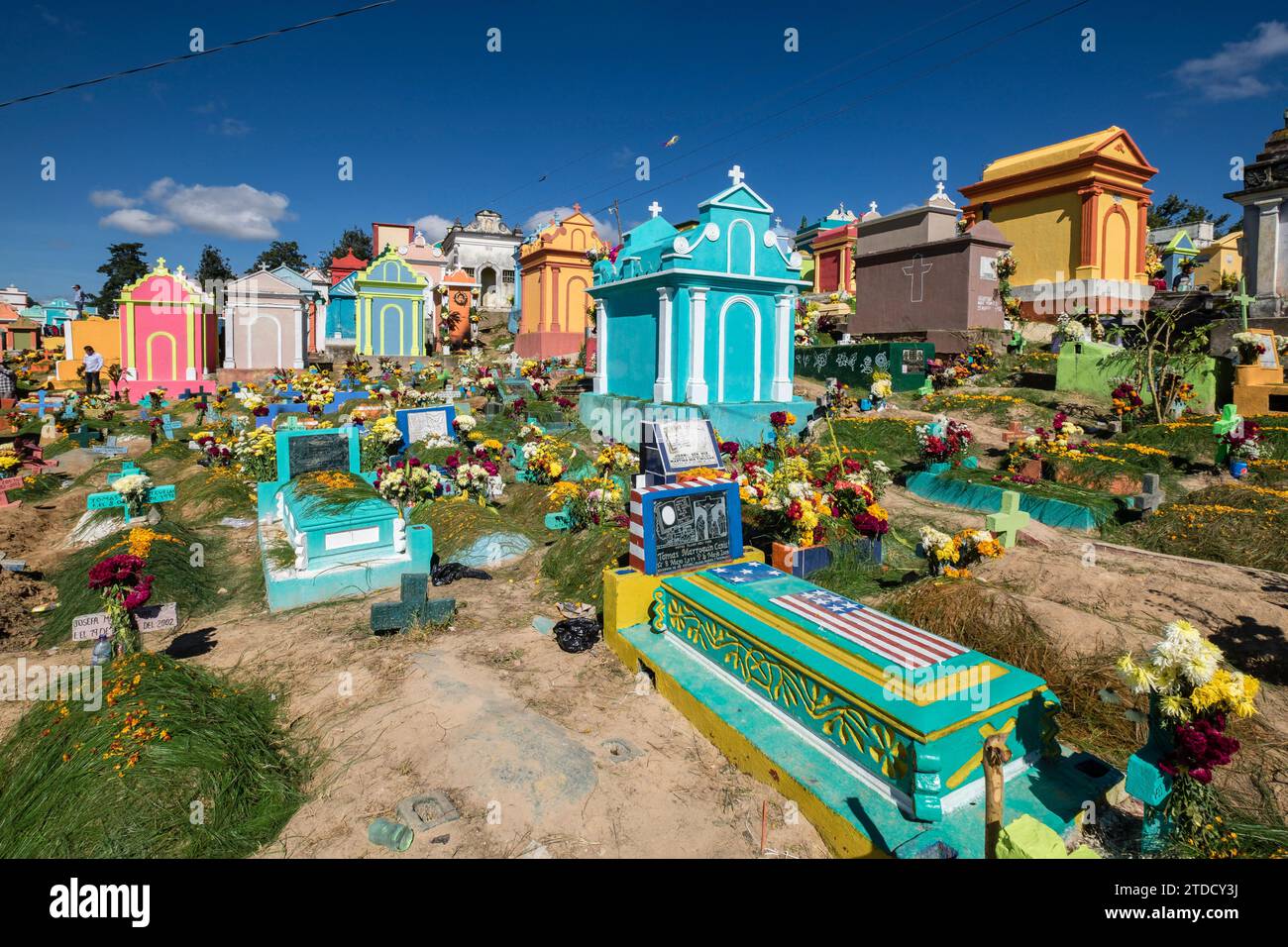 tumbas de colores, celebracion del dia de muertos en el Cementerio General, Santo Tomás Chichicastenango, República de Guatemala, América Central Stock Photo