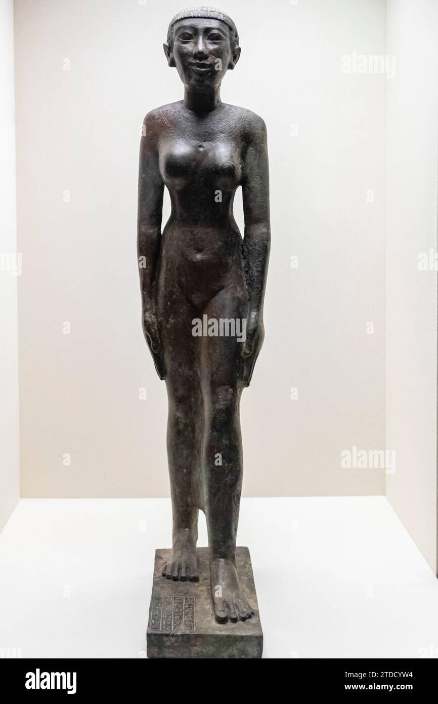 escultura de la  dama Chepés, periodo tardío de Egipto, XXVI dinastia, 664-525 a. C. bronce, Fundación Calouste Gulbenkian,  («Fundação Calouste Gulbe Stock Photo