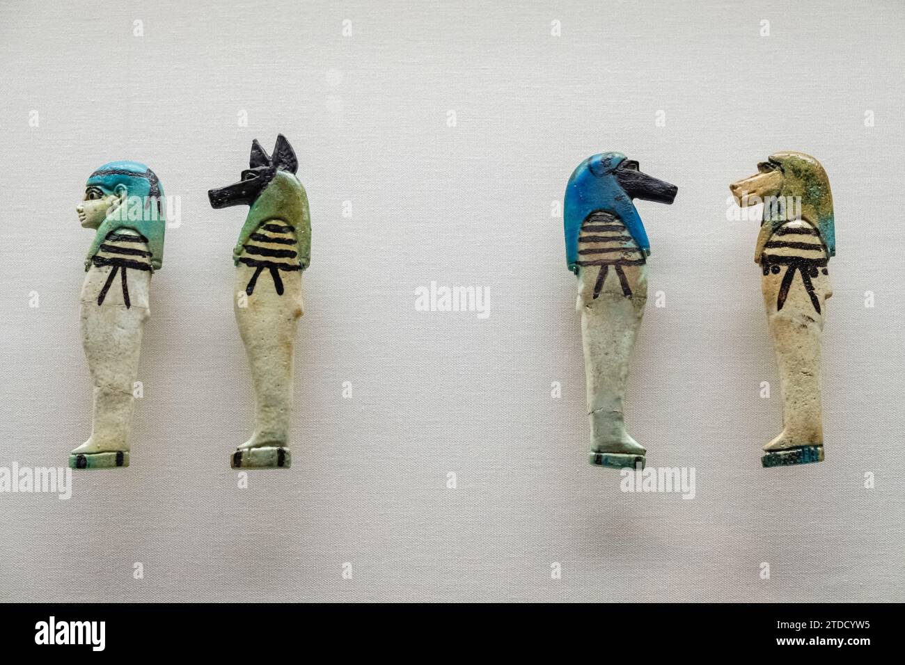 hijos del dios Hórus, periodo tardío de Egipto, XXVI dinastia, 664-525 a. C. loza policromada, Fundación Calouste Gulbenkian,  («Fundação Calouste Gul Stock Photo