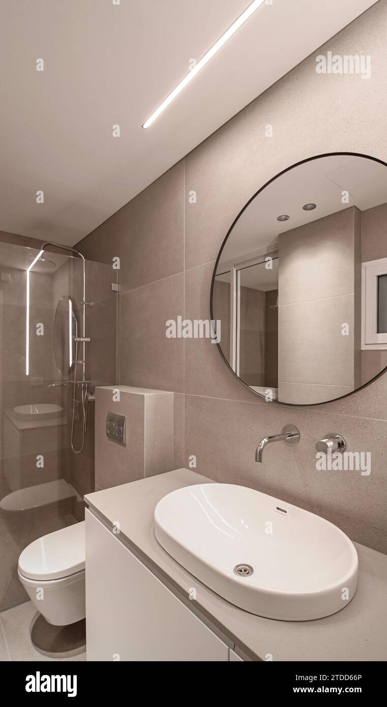 Ultra modern shower hi-res stock photography and images - Alamy, image size:761x1390