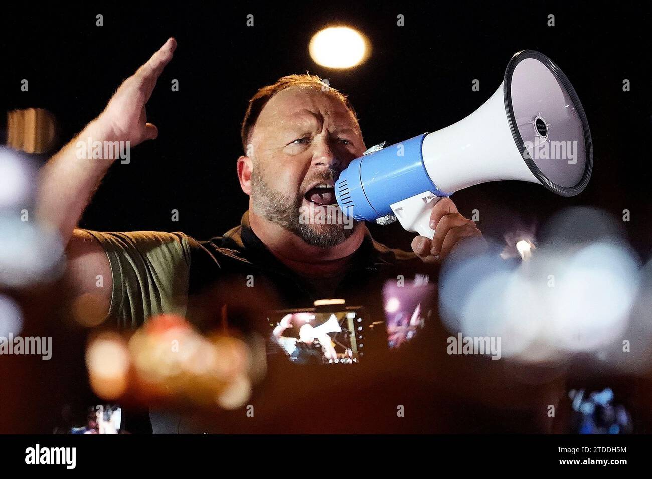 File Infowars Host And Conspiracy Theorist Alex Jones Rallies Pro