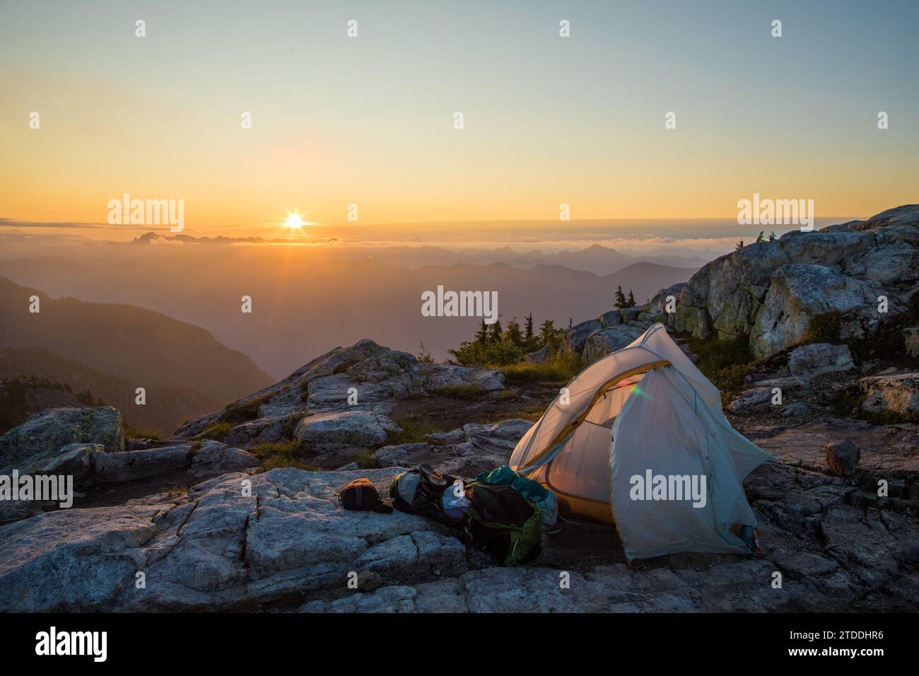 Tent perched on mountain summit, Vancouver, Canada Stock Photo