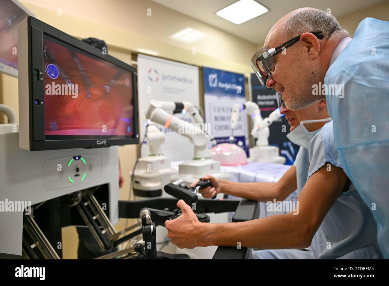 Launch of operation of robotic surgical operation system Versius at