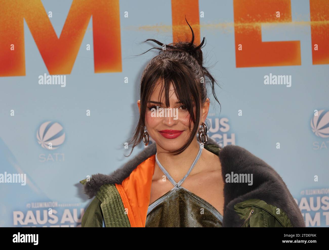 Nina Chuba waehrend der DeutschlandFilmpremiere Raus aus dem Teich