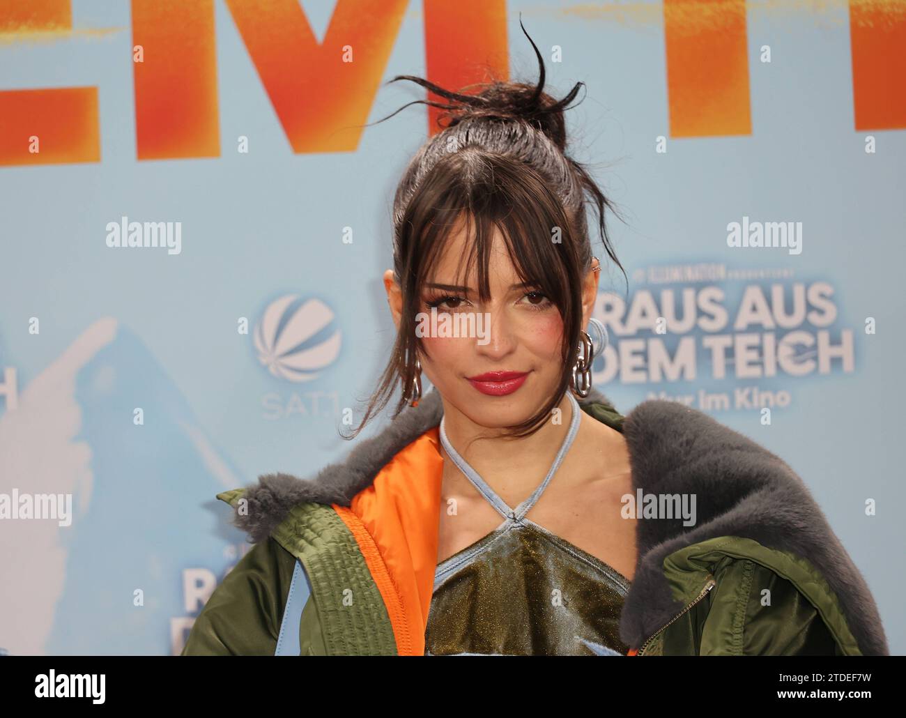 Nina Chuba waehrend der DeutschlandFilmpremiere Raus aus dem Teich