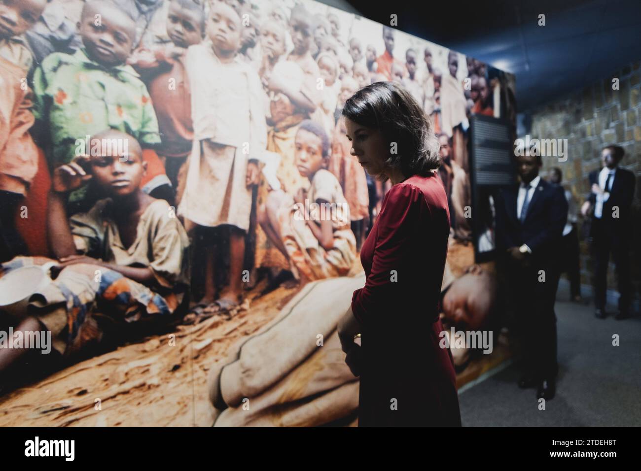 Annalena Baerbock Buendnis 90/Die Gruenen, Bundesaussenministerin, aufgenommen im Rahmen eines Besuches der Genozid-Gedenkstaette in Kigali, 18.12.2023. Baerbock reist nach Ruanda fuer bilaterale Gespraeche sowie zur Eroeffnung der ersten Produktionsstaette fuer mRNA-Impfstoffe in Afrika. Kigali Ruanda *** Annalena Baerbock Buendnis 90 Die Gruenen , Federal Foreign Minister, recorded during a visit to the genocide memorial in Kigali, 18 12 2023 Baerbock travels to Rwanda for bilateral talks and the opening of the first production site for mRNA vaccines in Africa Kigali Rwanda Copyright: xFlori Stock Photo