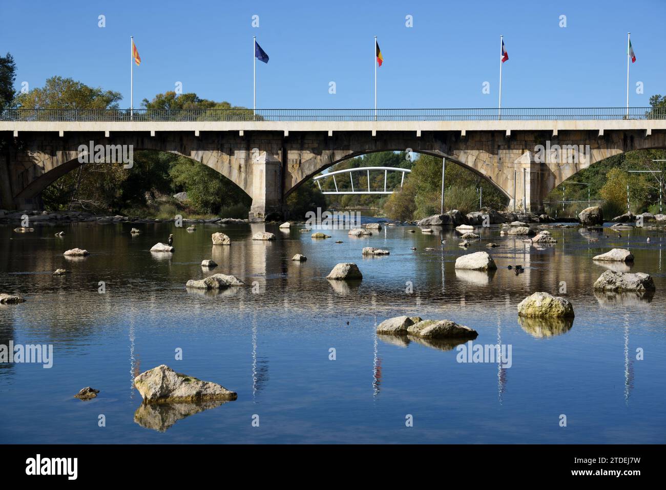 River Boulders & Historic Arch Bridge (1780) over River Verdon & Modern Metal Footbridge Beyond at Vinon-sur-Verdon Var Provence France Stock Photo