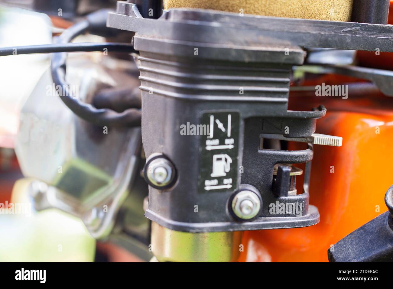 Carburetor with a cold start damper on a walkbehind tractor Stock