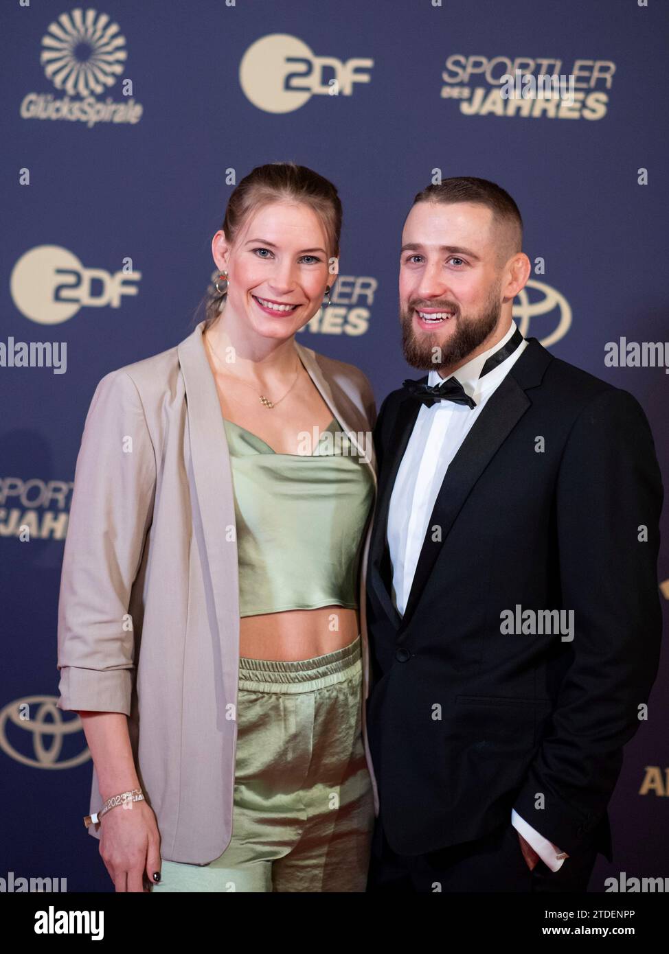 Aline Rotter - Focken (Ringen) mit Ehemann Jan Rotter auf dem roten ...