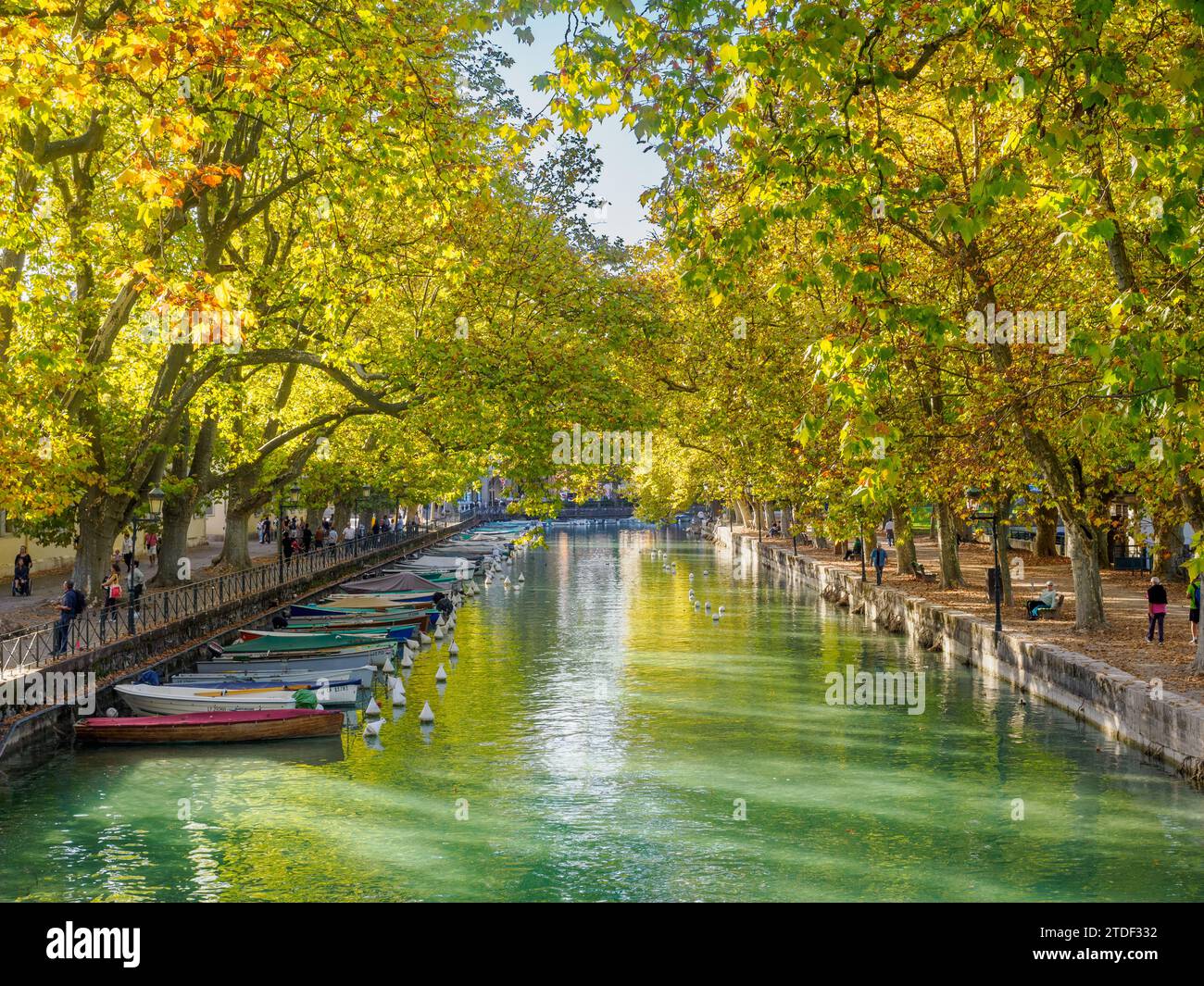 Parks and boats line the mouth of the Thiou River at Lake Annecy ...