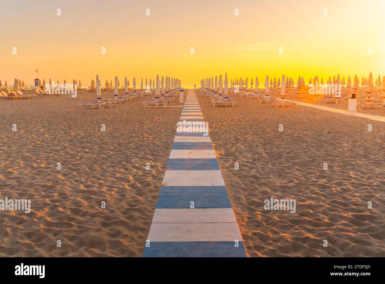 Rimini beach hi-res stock photography and images - Alamy
