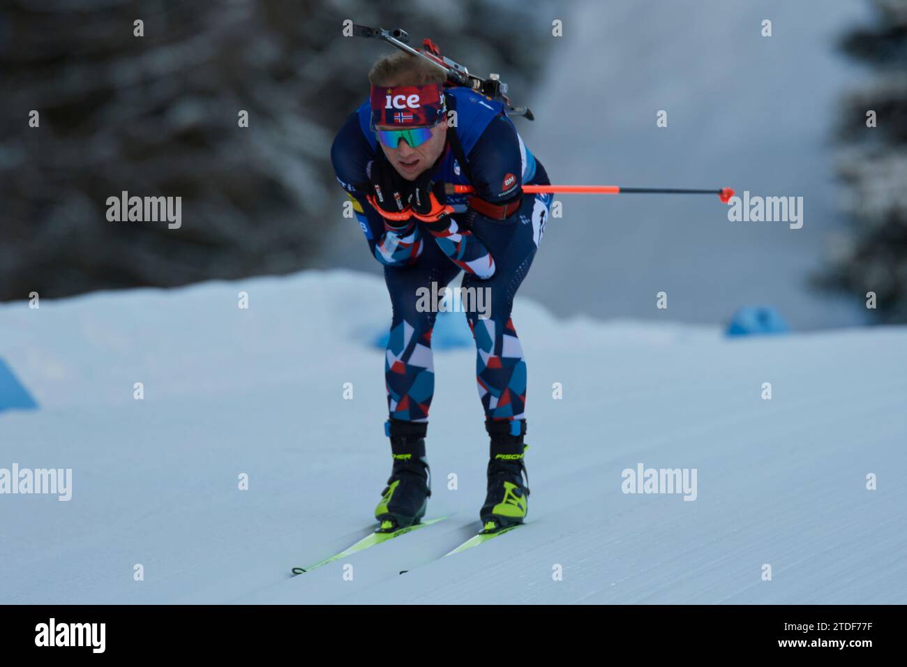 Lenzerheide, Schweiz, 16. Dezember 2023. Stroemsheim Endre NOR bei der 12.5 km Verfolgung der Männer am BMW IBU Weltcup Biathlon 2023 in Lenzerheide. Stock Photo