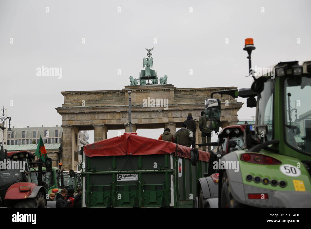 Traktorendemo der Landwirte gegen die Subventionskürzungen am 18.12. Traktorendemo der Landwirte gegen die Subventionskürzungen am 18.12.