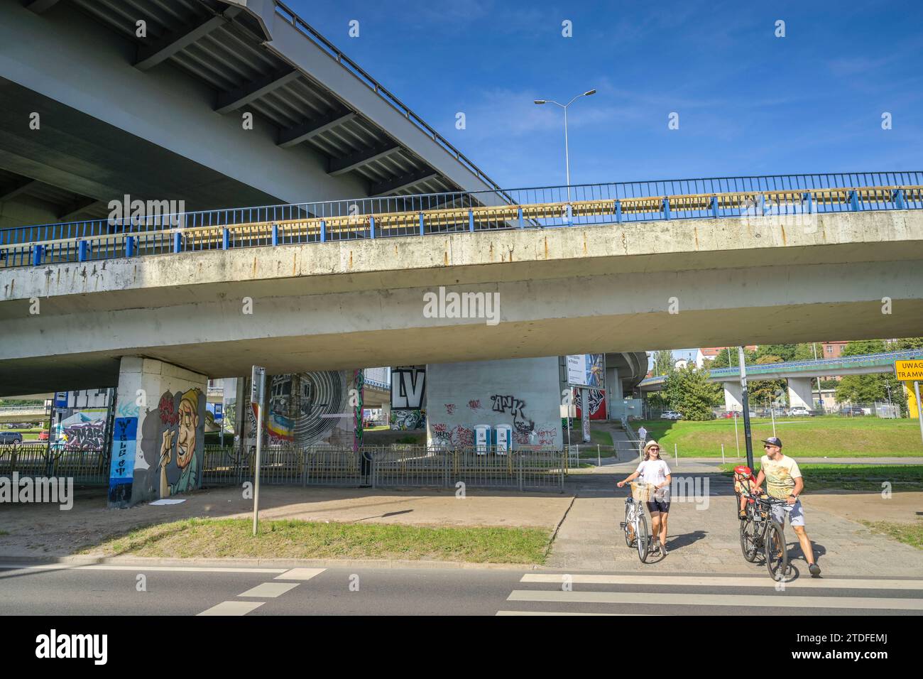 Straße, Betonbrücke, Kreuzung DW 115, Stettin, Woiwodschaft Westpommern, Polen *** Road, concrete bridge, intersection DW 115, Szczecin, West Pomeranian Voivodeship, Poland Stock Photo