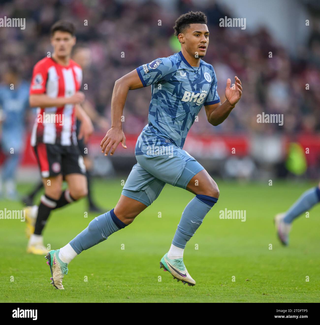 17 Dec 2023 - Brentford v Aston Villa - Premier League - GTech Stadium. Aston Villa's Ollie Watkins during the Premier League match against Brentford.  Picture : Mark Pain / Alamy Live News Stock Photo