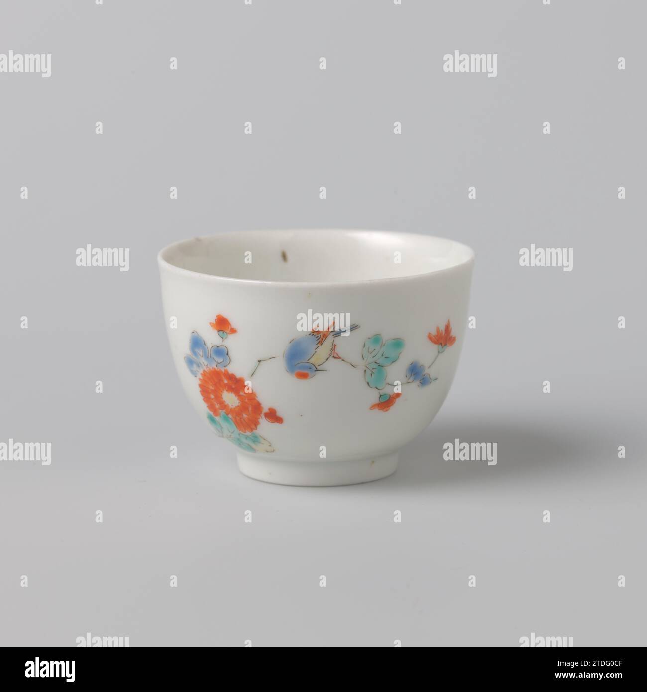 Cup with chrysanthemum and birds, anonymous, c. 1670 - c. 1700 Round head of porcelain, painted on the glaze in blue, red, green, yellow and black, with two chrysanthemum branches and two birds, one in the air. Kakiemon style. Japan porcelain. glaze. painting / vitrification Round head of porcelain, painted on the glaze in blue, red, green, yellow and black, with two chrysanthemum branches and two birds, one in the air. Kakiemon style. Japan porcelain. glaze. painting / vitrification Stock Photo
