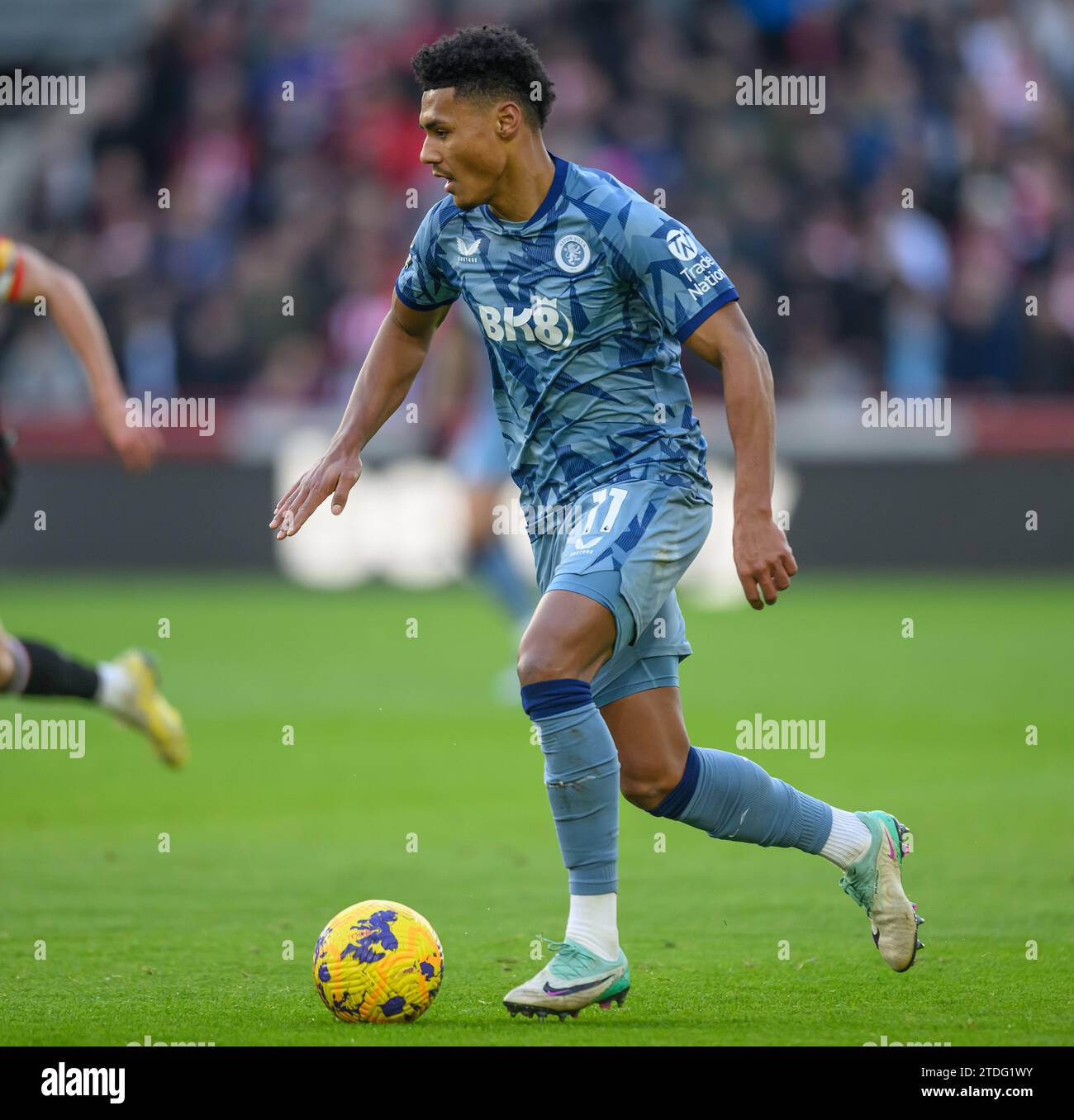 17 Dec 2023 - Brentford v Aston Villa - Premier League - GTech Stadium. Aston Villa's Ollie Watkins during the Premier League match against Brentford.  Picture : Mark Pain / Alamy Live News Stock Photo