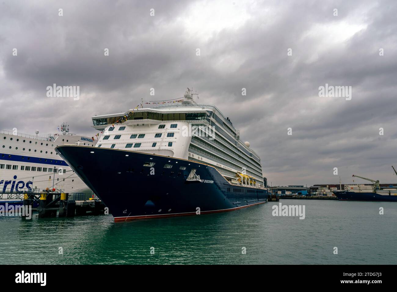 Large cruise ship in hi-res stock photography and images - Alamy
