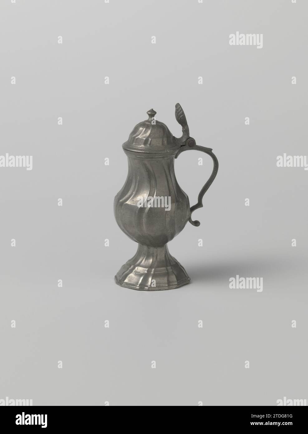 Mosterdpot van Tin, Gettereddeld model, c. 1700 - c. 1800 Mosterdpot ...