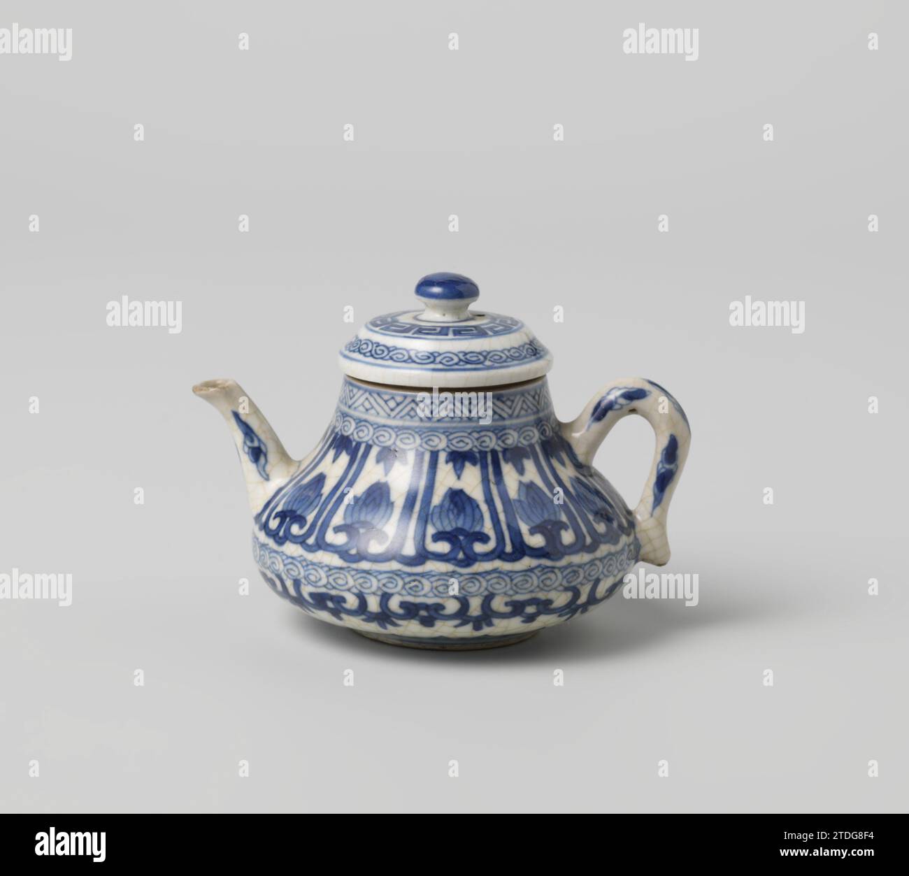 Miniature teapot with stylized lotus scrolls, ruyimotif and ornamental